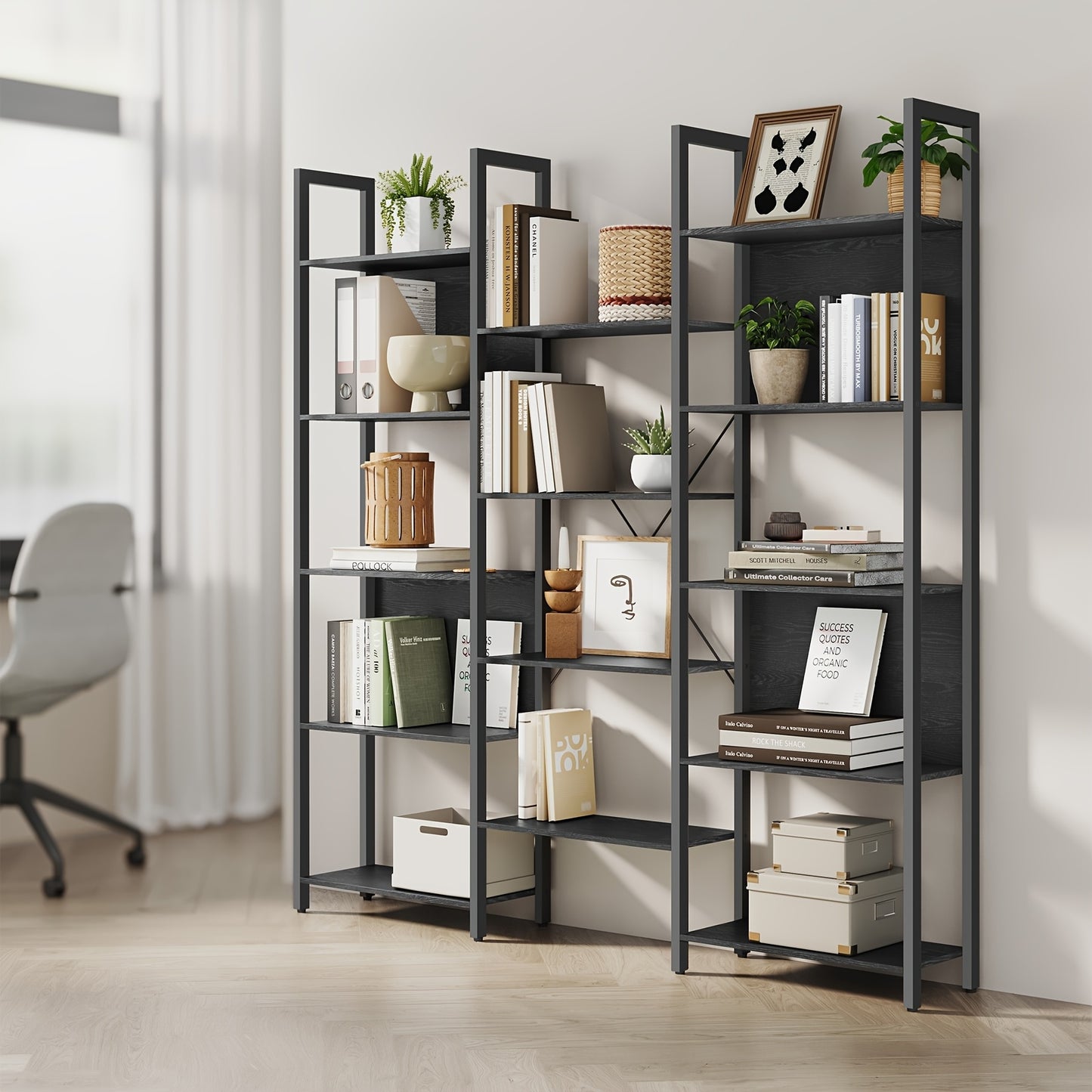 Une bibliothèque à cadre en métal avec 14 étagères, idéale pour un salon ou un bureau à domicile, conçue dans un style industriel, mesurant 24 X 158 X 166 cm