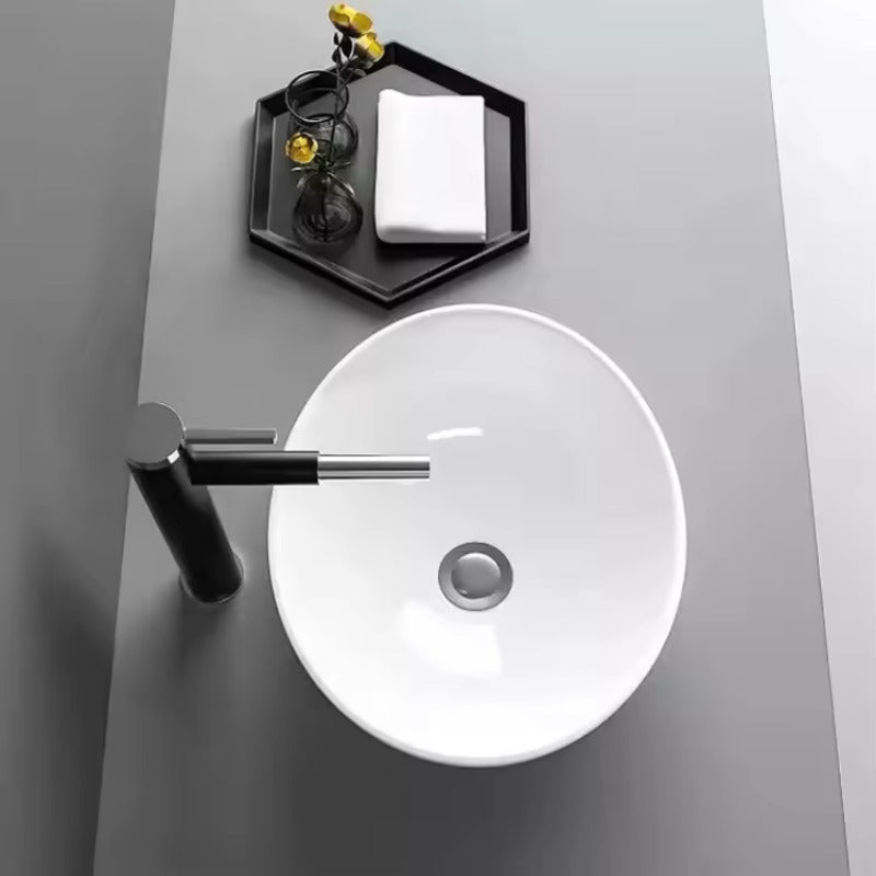 Lavabo ovale moderne : Lavabo élégant pour comptoirs ronds ou ovales, parfait pour les salles de bain contemporaines