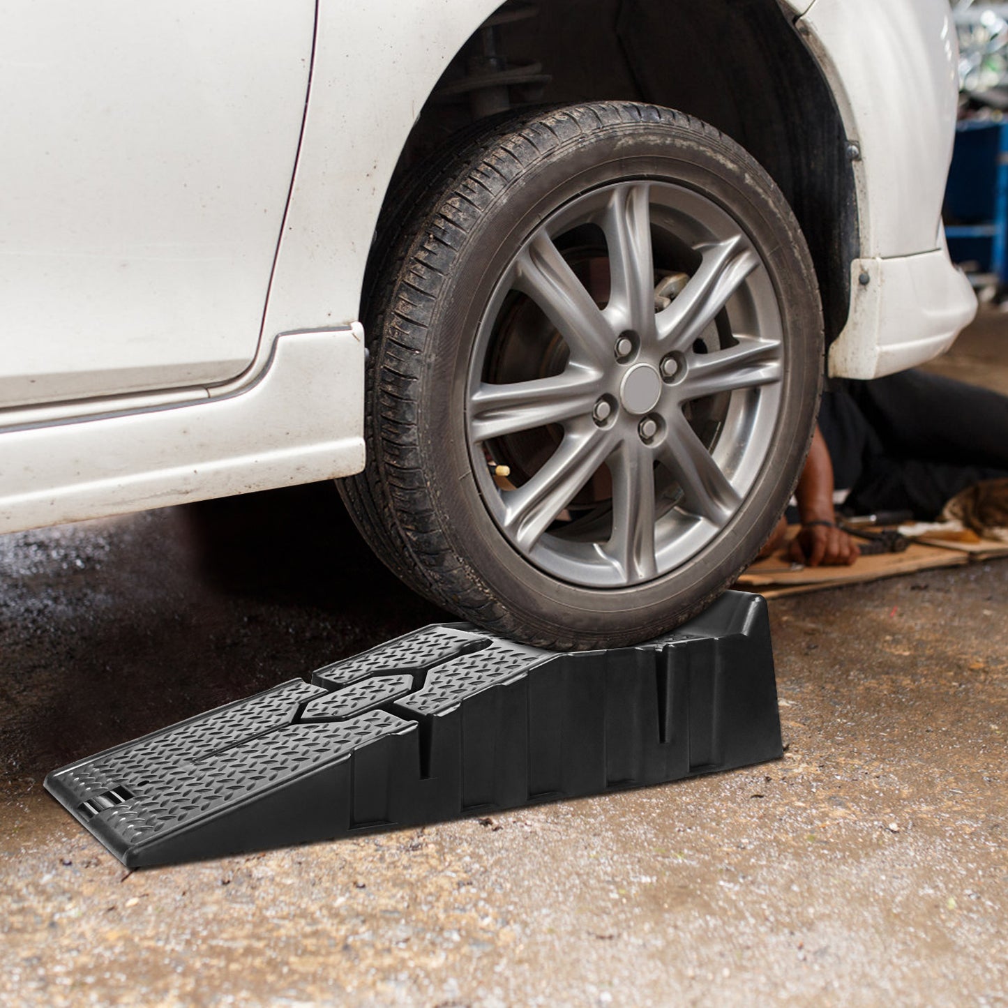 Ensemble de deux rampes d'arrimage robustes en plastique – Peuvent supporter jusqu'à 2,5 tonnes avec une largeur de chargement de 32 cm, parfaites pour les plates-formes de levage et l'entretien des véhicules