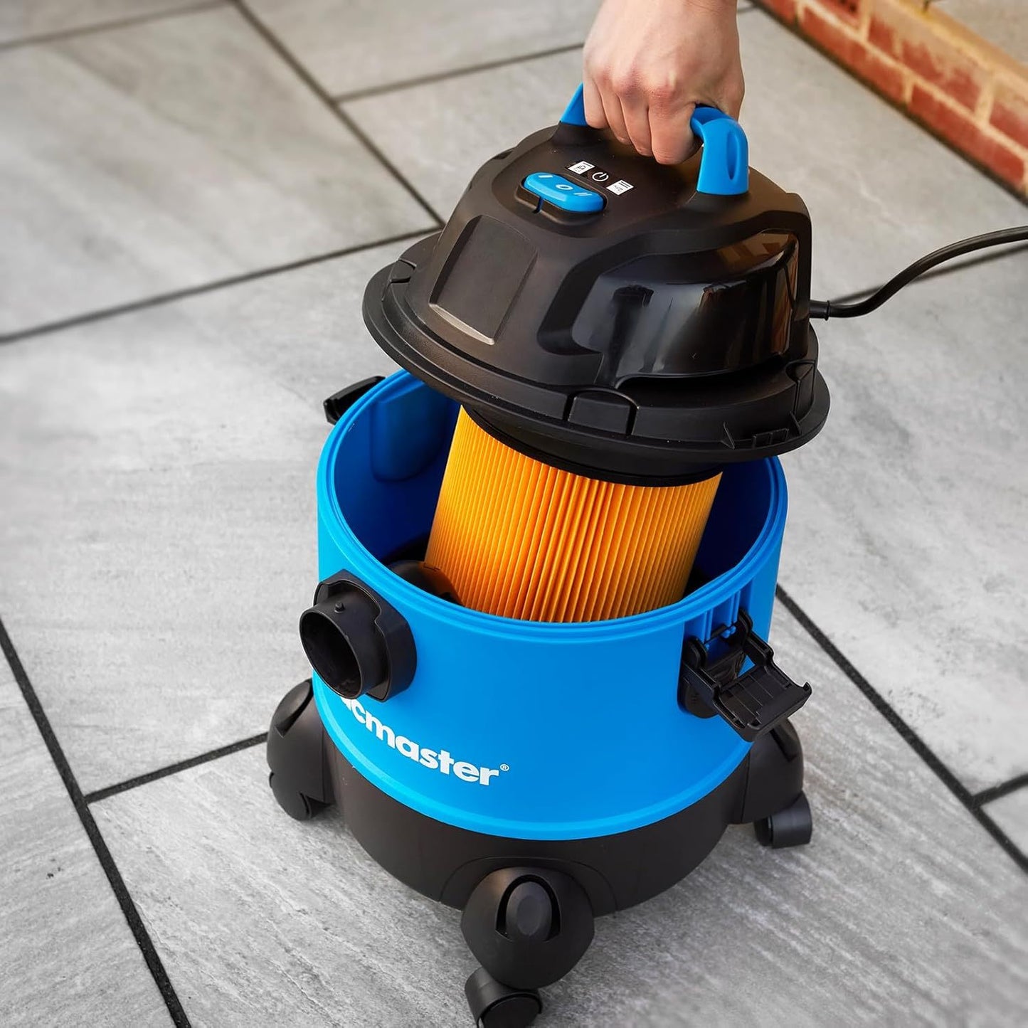 Aspirateur Balais-Balais 23L pour Surfaces Humides et Sèches avec Fonction Souffleur, Moteur Puissant 1250W, Aspiration Puissante 200AW, Grand Sac à Poussière et Filtre en Mousse, Réservoir en Polymère Durable, Conception Compacte et Portable pour Maison,