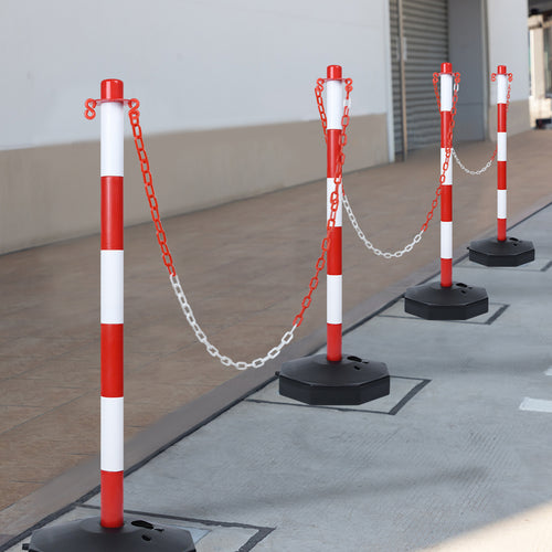 Poteau de délimitation en plastique avec chaîne de barrière 140 cm et base en PE, poteau barrière PP 82 cm, cône de signalisation flexible, incluant panneaux d'avertissement, rouge et blanc