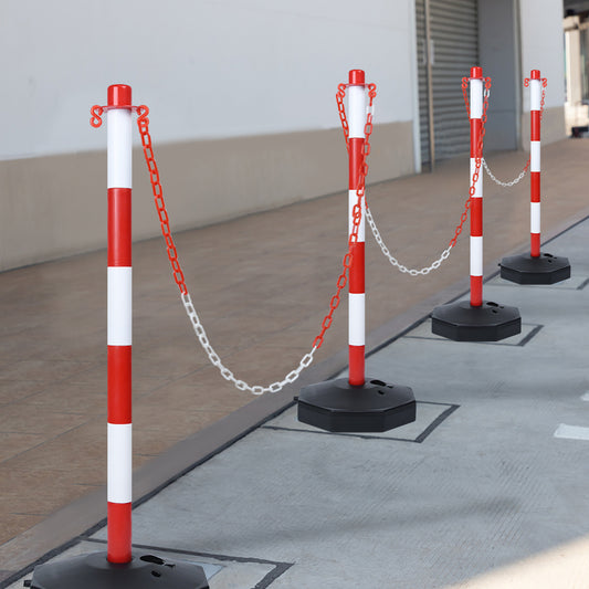 Poteau de délimitation en plastique avec chaîne de barrière 140 cm et base en PE, poteau barrière PP 82 cm, cône de signalisation flexible, incluant panneaux d'avertissement, rouge et blanc