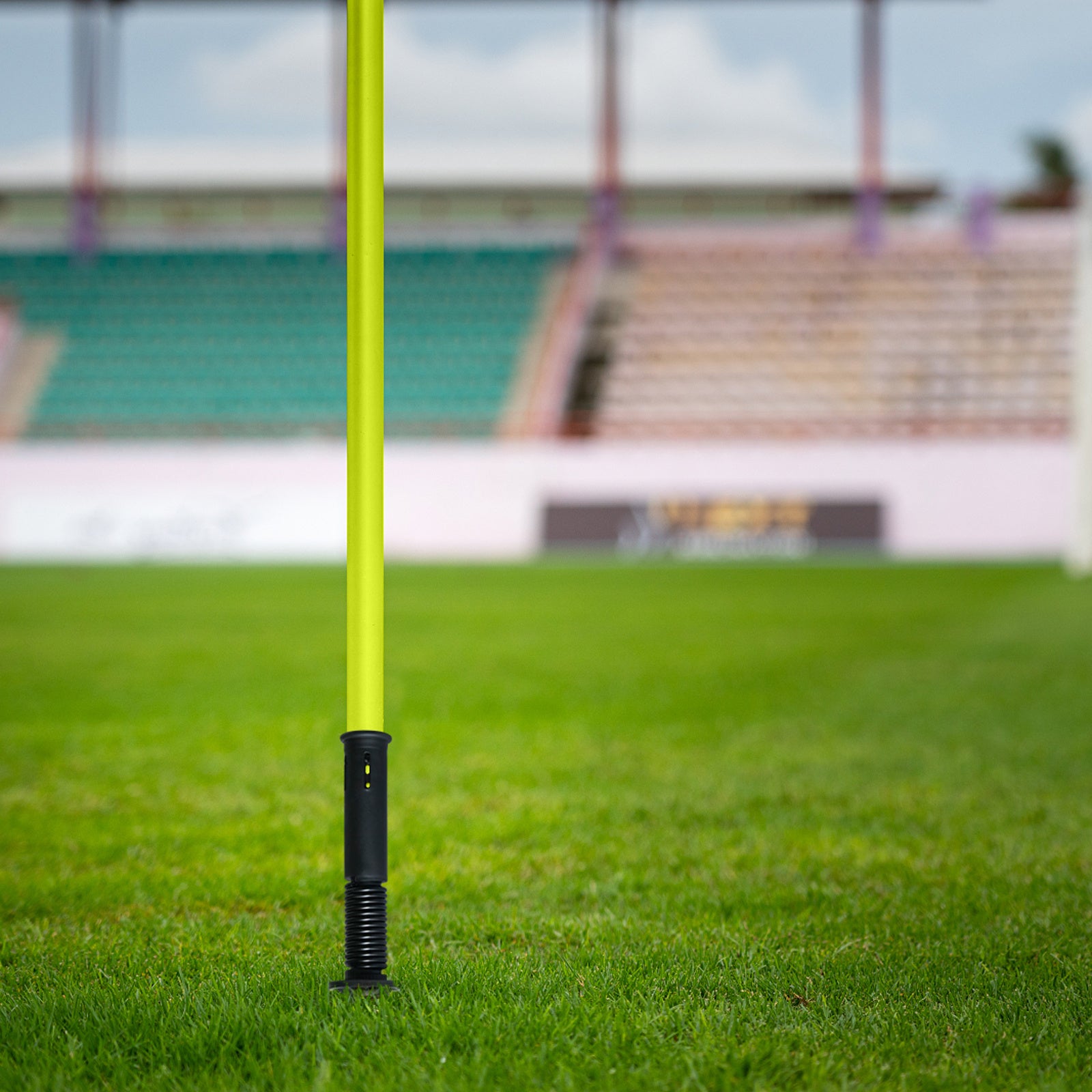 Ensemble de 6 poteaux d'entraînement pour football et agility pour chiens - 1.5M/1.8M, comprend des piquets de sol et un sac de transport, conçu pour les exercices de coordination et d'agilité