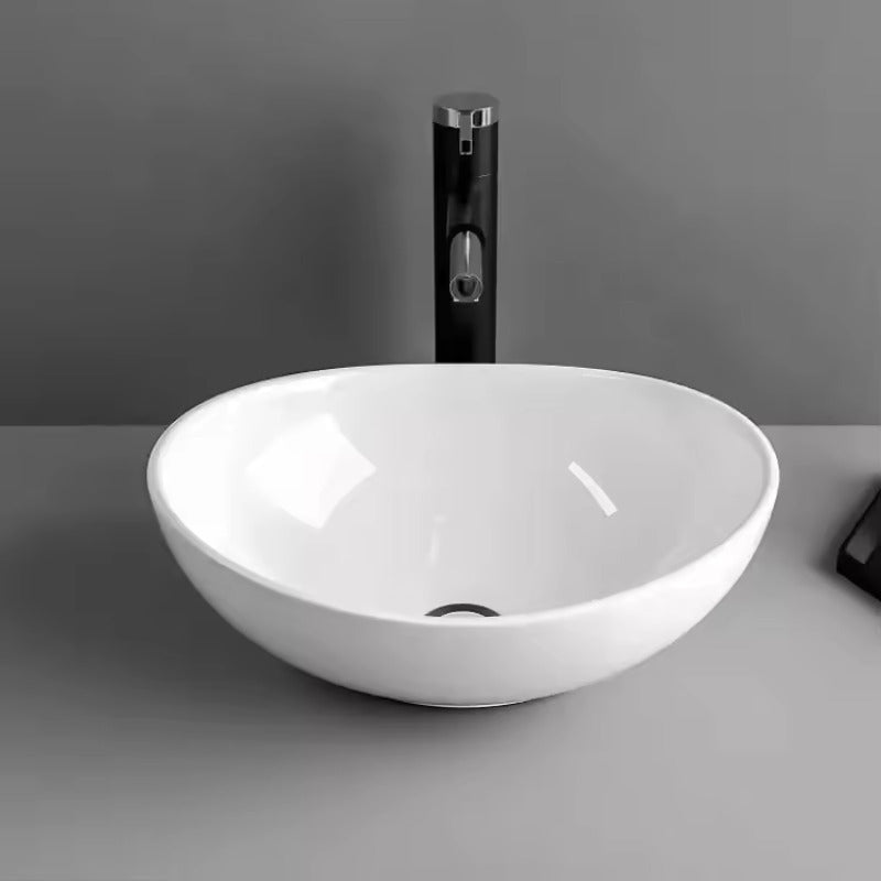 Lavabo ovale moderne : Lavabo élégant pour comptoirs ronds ou ovales, parfait pour les salles de bain contemporaines