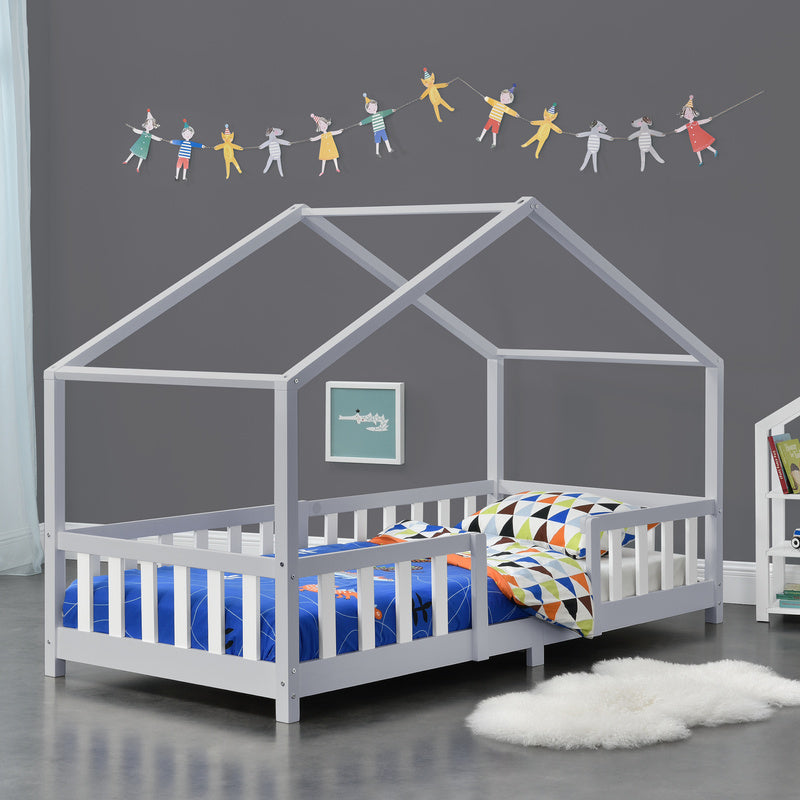 Lit pour enfants Treviolo de style maison avec protection contre les chutes en bois de pin