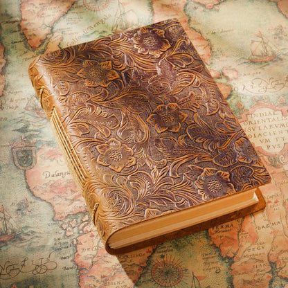Cahier en Cuir Marron Vintage - 400 Pages, 19.05Cm X 13.97Cm Journal de Voyage Fait Main avec Design Floral en Relief, Papier Kraft Durable, Cadeau Unisexe pour Hommes et Femmes, Parfait pour Croquis, Journalisation et