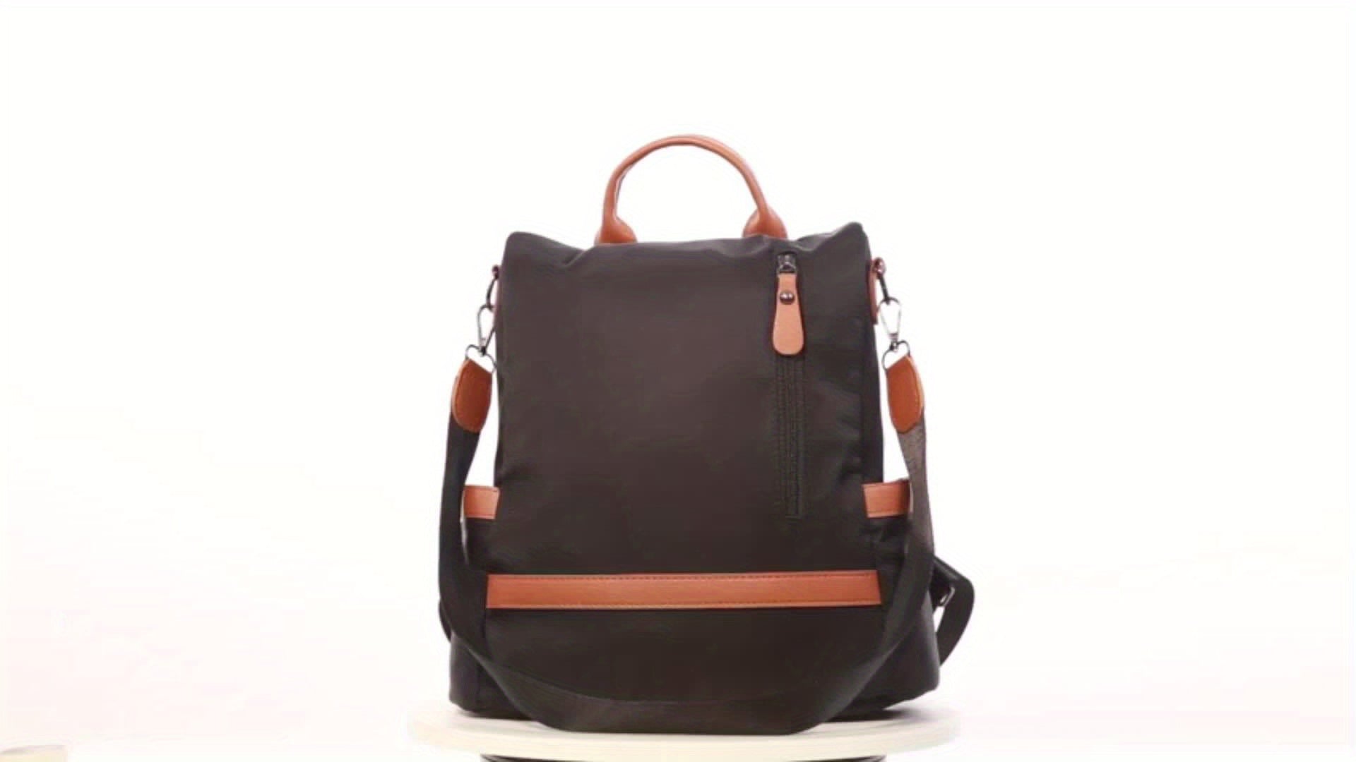 Sac à dos pour femmes Eshow, un sac compact et élégant pour les dames, conçu pour être antivol et adapté à une utilisation urbaine. Ce petit sac à dos 3-en-1 polyvalent peut également fonctionner comme un sac à main, parfait pour les trajets quotidiens, l