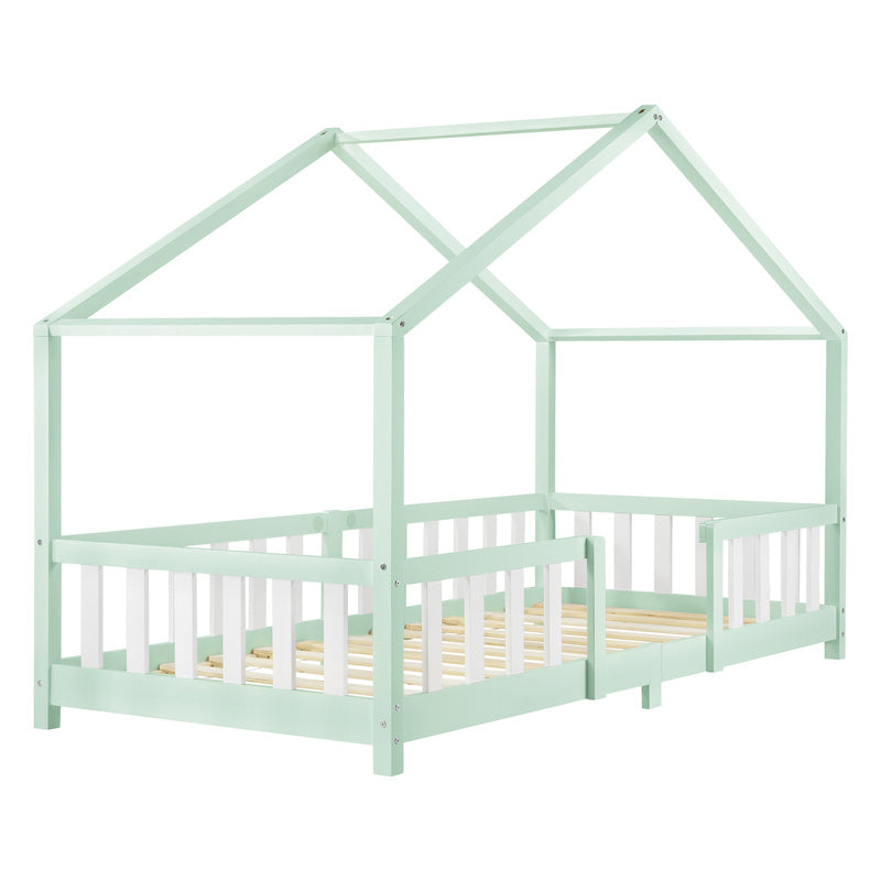 Lit pour enfants Treviolo de style maison avec protection contre les chutes en bois de pin