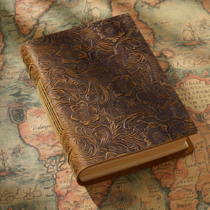 Cahier en Cuir Marron Vintage - 400 Pages, 19.05Cm X 13.97Cm Journal de Voyage Fait Main avec Design Floral en Relief, Papier Kraft Durable, Cadeau Unisexe pour Hommes et Femmes, Parfait pour Croquis, Journalisation et