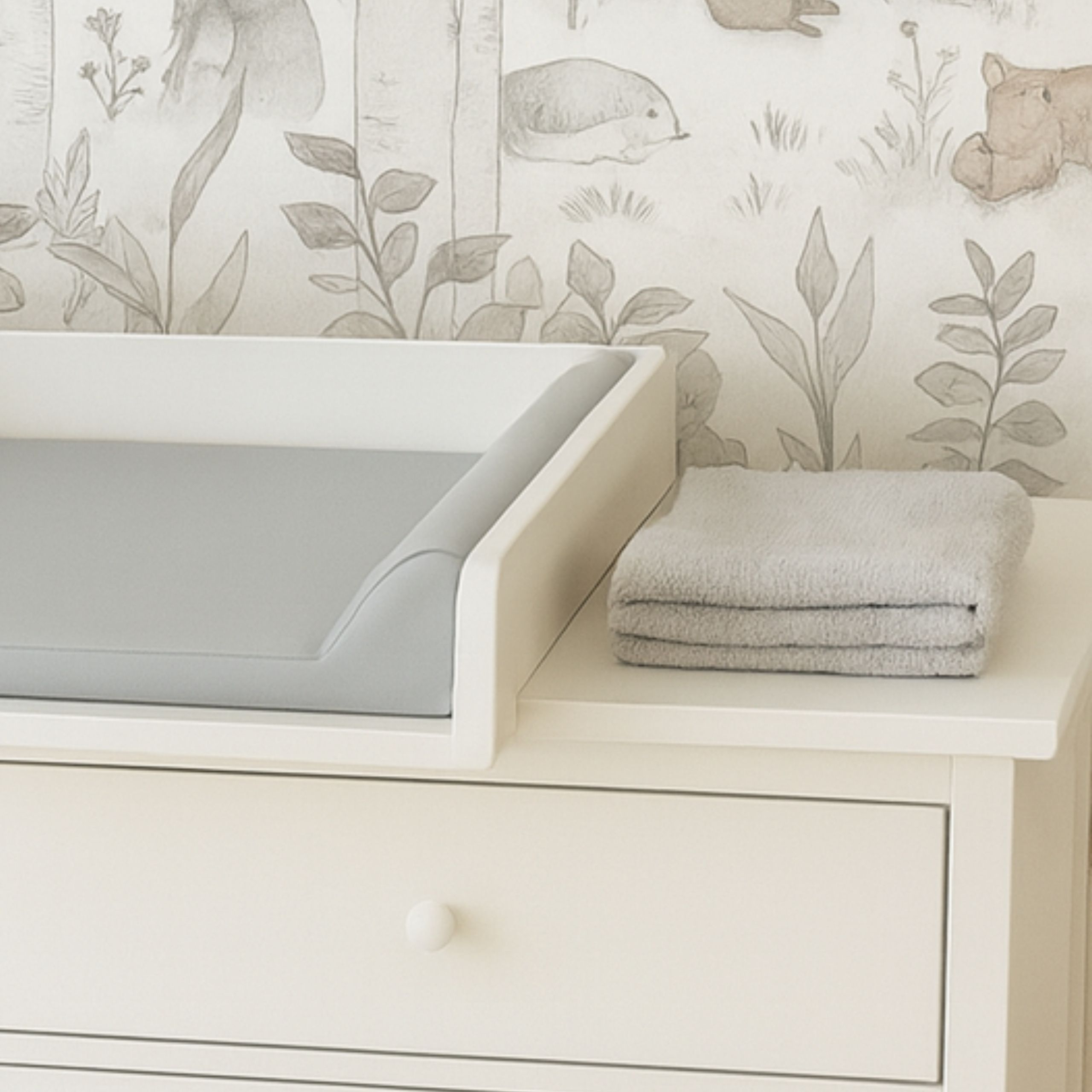 AMIKU, Matelas à langer doux pour bébés, Coussin à langer pour bébé, Mousse profilée pour changer les bébés, Coussin pour table ou commode, 50Cmx70Cm, Produit pour le soin des bébés, Sûr, Fabriqué en Europe, pour la maternelle, 100% imperméable, 100% anti