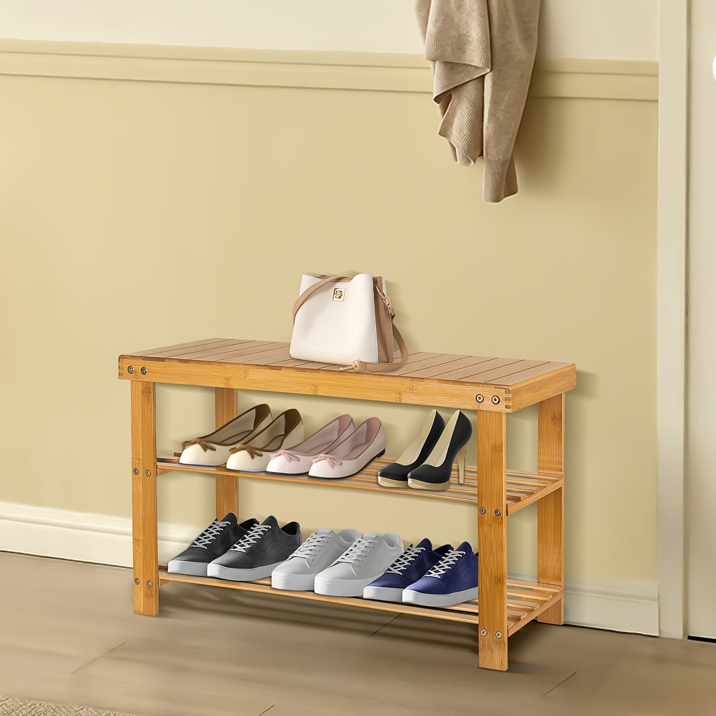 Tabouret à chaussures en bambou de 70*27*42 cm, un article ménager polyvalent et facile à utiliser avec un support de rangement à deux niveaux et un banc à chaussures, conçu de manière compacte pour une utilisation dans les salons et les balcons