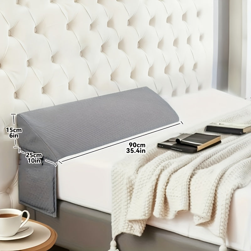 Oreiller en forme de cale conçu pour combler l'espace entre la tête de lit et le matelas. Lavable en machine, disponible en gris et blanc, il soutient le bas du dos pendant la lecture. Retour gratuit des articles endommagés, frais de retour inclus