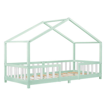 Lit pour enfants Treviolo de style maison avec protection contre les chutes en bois de pin
