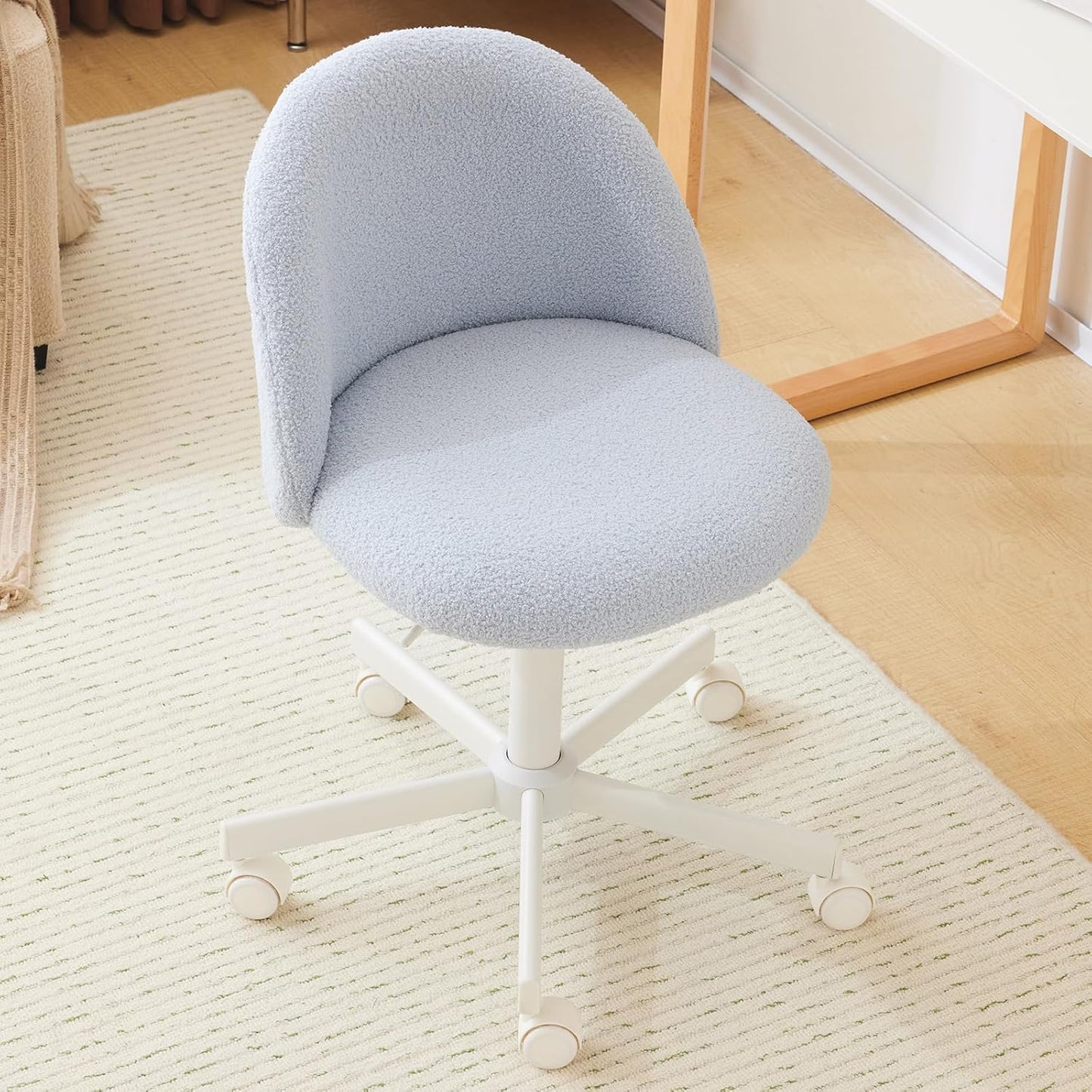 Chaise de bureau ergonomique réglable en hauteur Bonnlo avec base à 5 roues, revêtement en tissu Teddy blanc et cadre en métal - Chaise de bureau inclinable manuelle avec siège rembourré doux pour bureau à domicile, chambre, bureau - Construction robuste