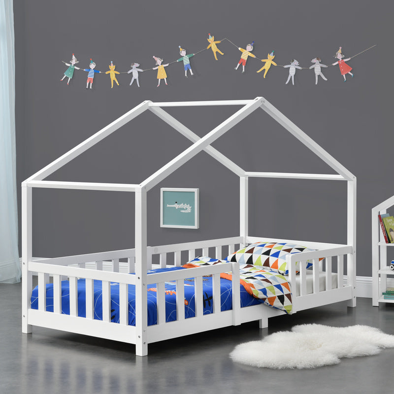 Lit pour enfants Treviolo de style maison avec protection contre les chutes en bois de pin