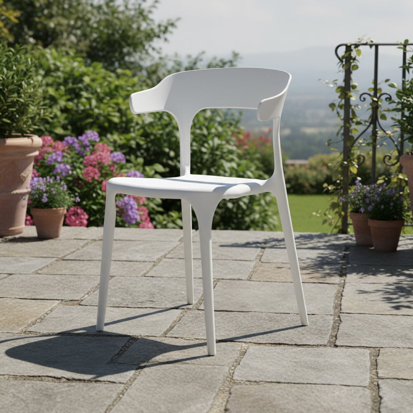 Baroni Home Lot de 4 chaises en plastique blanc – Empilables, prêtes à l'emploi sans assemblage requis, faciles à nettoyer, avec pieds antidérapants pour une stabilité accrue – Idéales pour cuisine, salon, salle à manger, jardin, terrasse ou balcon – Assi