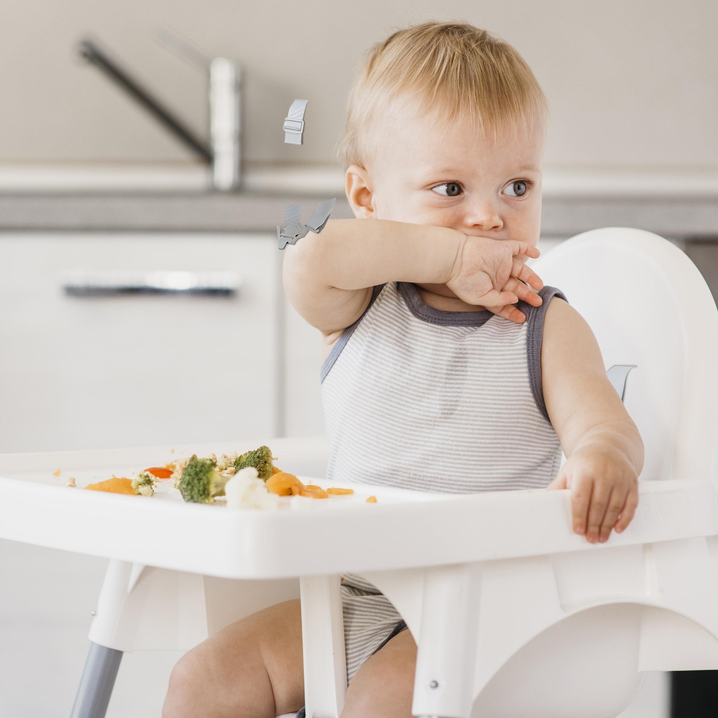 Chaise Haute Pliable Portable pour l'Alimentation des Enfants + Plateau 2En1 - Légère, Facile à Plier et à Déplier, Table Multifonctionnelle pour Enfants avec Ceinture de Sécurité, Construction Durable en Aluminium et ABS, Chaise en Plastique pour Enfants