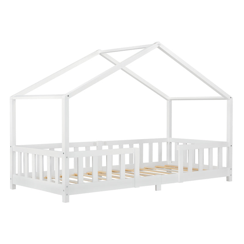 Lit pour enfants Treviolo de style maison avec protection contre les chutes en bois de pin