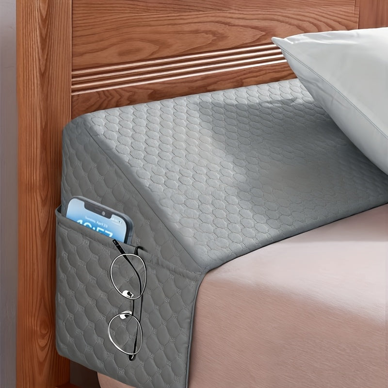 Oreiller en forme de cale conçu pour combler l'espace entre la tête de lit et le matelas. Lavable en machine, disponible en gris et blanc, il soutient le bas du dos pendant la lecture. Retour gratuit des articles endommagés, frais de retour inclus