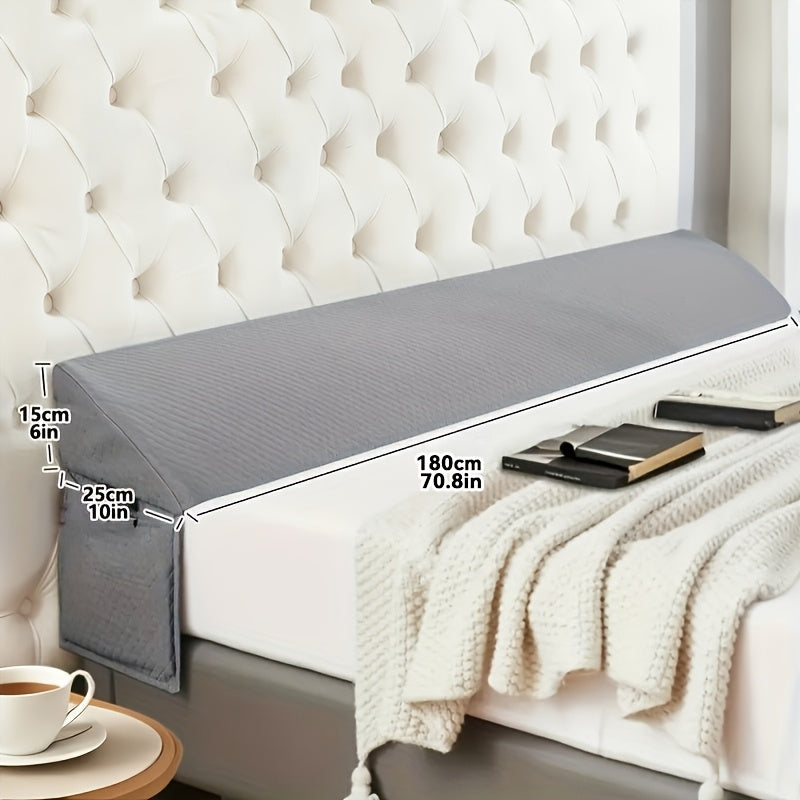 Oreiller en forme de cale conçu pour combler l'espace entre la tête de lit et le matelas. Lavable en machine, disponible en gris et blanc, il soutient le bas du dos pendant la lecture. Retour gratuit des articles endommagés, frais de retour inclus