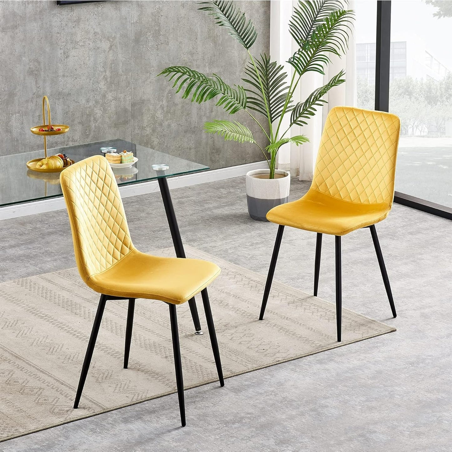 Ensemble de 4 chaises de salle à manger MCC Direct en velours, pieds en métal, chaises Lexi, chaises de conception