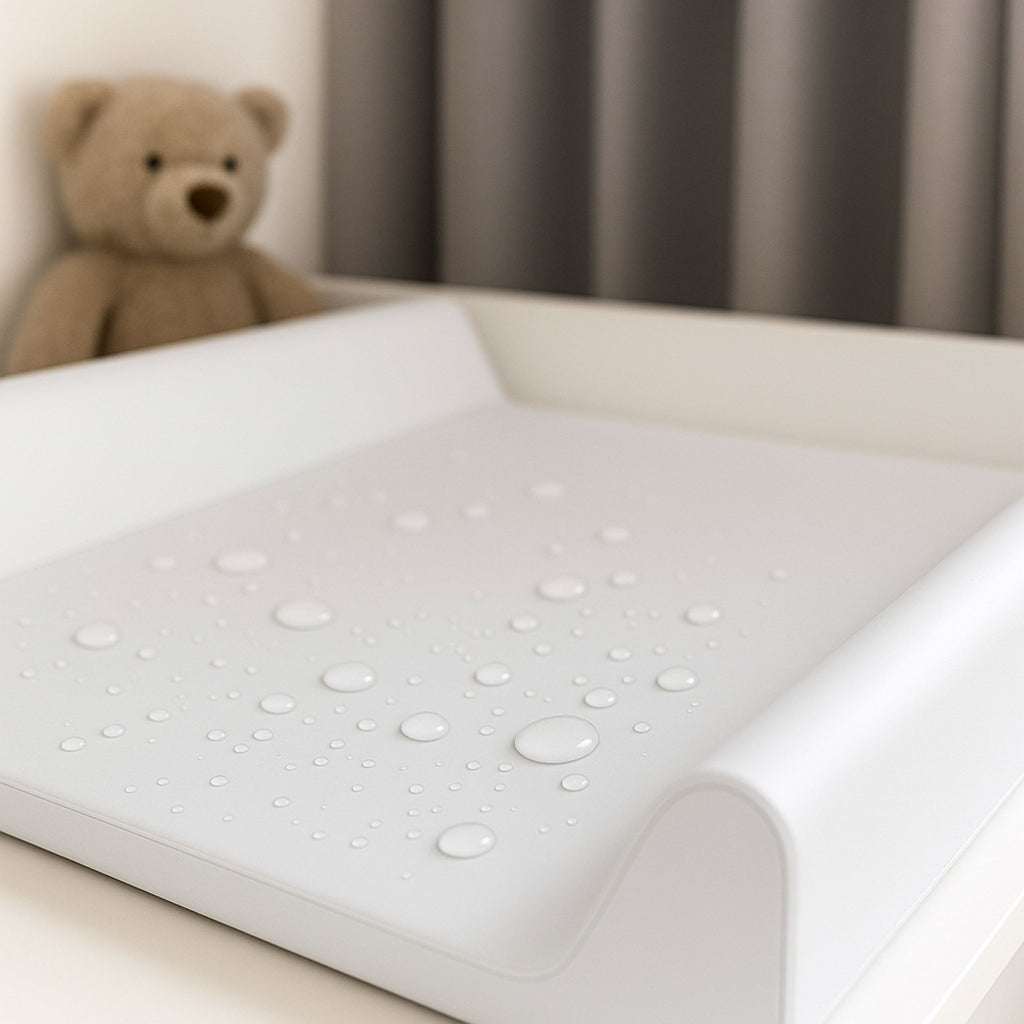 AMIKU, Matelas à langer doux pour bébés, Coussin à langer pour bébé, Mousse profilée pour changer les bébés, Coussin pour table ou commode, 50Cmx70Cm, Produit pour le soin des bébés, Sûr, Fabriqué en Europe, pour la maternelle, 100% imperméable, 100% anti
