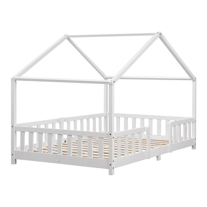 Lit pour enfants Treviolo de style maison avec protection contre les chutes en bois de pin