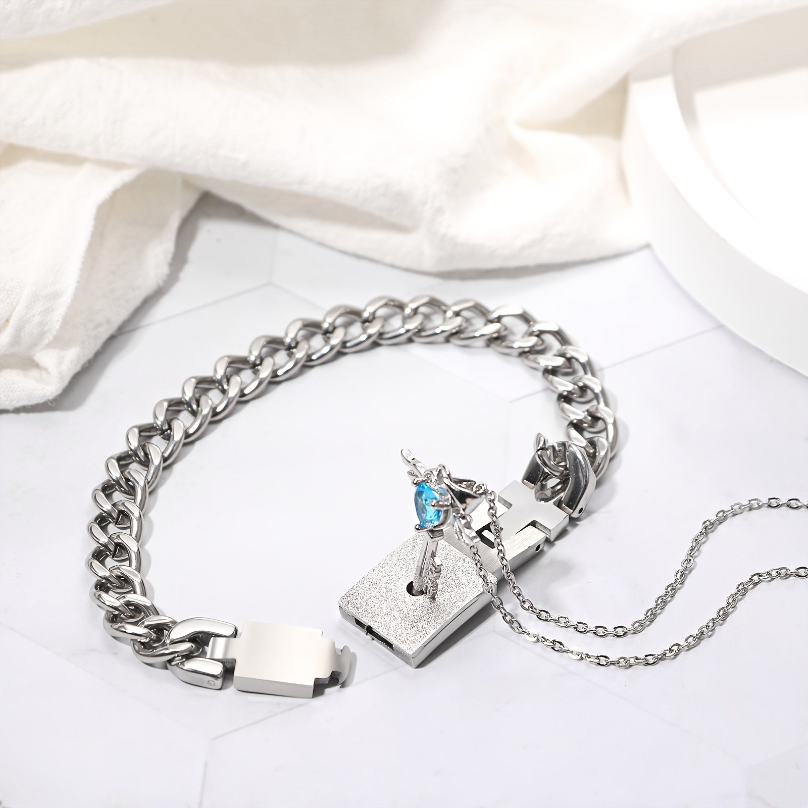 Bijoux assortis pour couple : Collier clé à ailes en forme de cœur pour femme, Bracelet cadenas cubain pour homme - Collier bracelet robuste en acier inoxydable