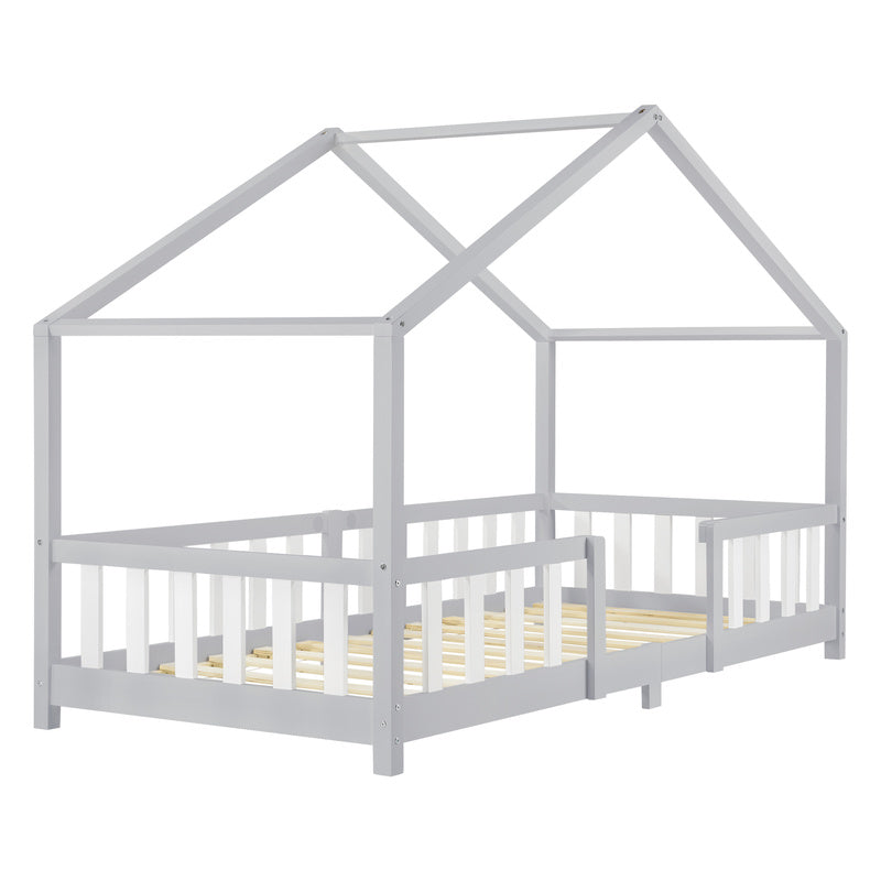 Lit pour enfants Treviolo de style maison avec protection contre les chutes en bois de pin