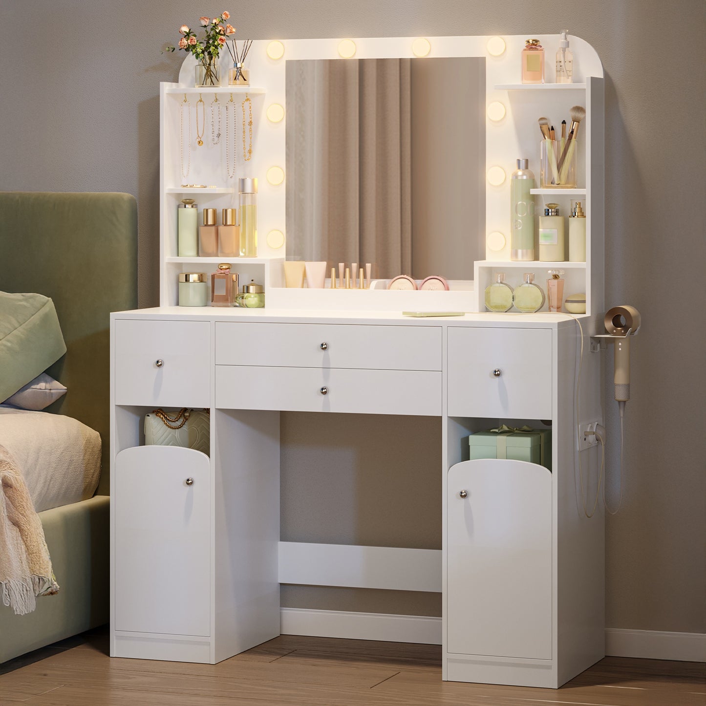 Coiffeuse avec Éclairage LED, Prise et Porte-Sèche-Cheveux, Grand Plateau de 108 cm, 2 Grands Tiroirs avec Plateau à Bijoux, 2 Armoires, 40 x 108 x 144 cm, Blanc