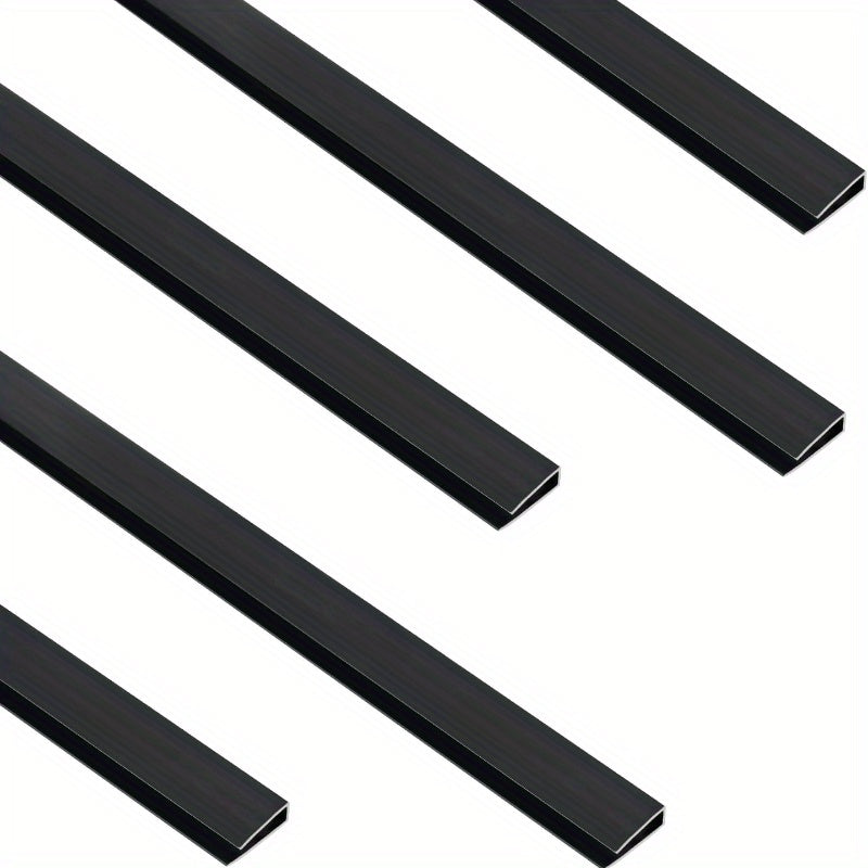 Profil de couverture de clôture en PVC, 5 pièces X 1M, conçu comme un accessoire de protection pour les écrans d'intimité en PVC. Chaque profil mesure 1M de long, disponible en pack de 5. Durable, résistant aux intempéries et facile à installer, idéal pou
