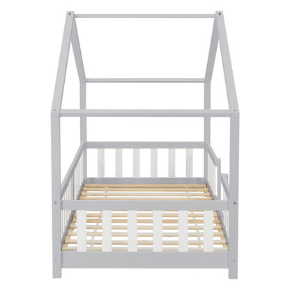 Lit pour enfants Treviolo de style maison avec protection contre les chutes en bois de pin