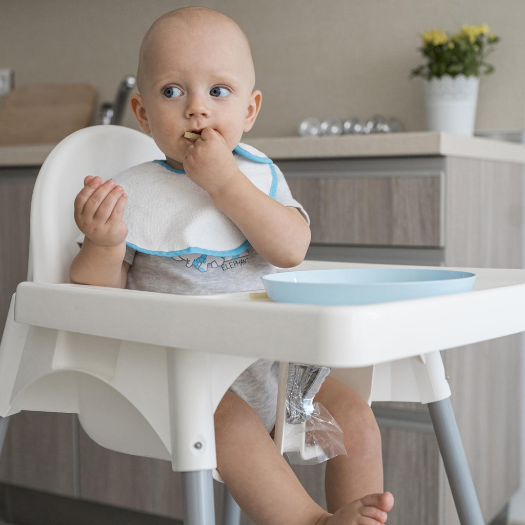 Chaise Haute Pliable Portable pour l'Alimentation des Enfants + Plateau 2En1 - Légère, Facile à Plier et à Déplier, Table Multifonctionnelle pour Enfants avec Ceinture de Sécurité, Construction Durable en Aluminium et ABS, Chaise en Plastique pour Enfants