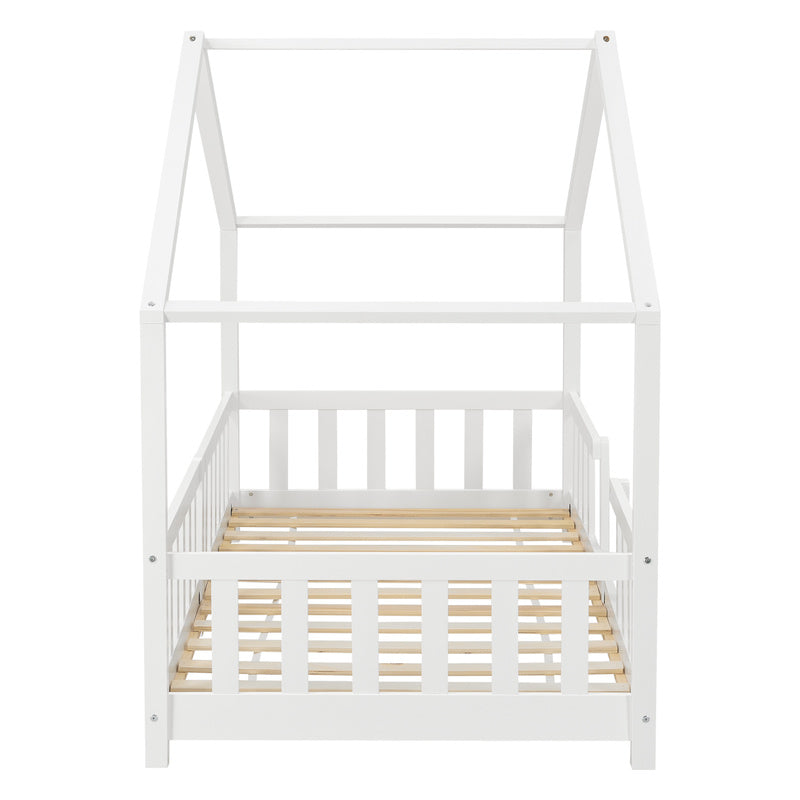 Lit pour enfants Treviolo de style maison avec protection contre les chutes en bois de pin