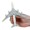 Un cadeau idéal pour les passionnés d'aviation et les pilotes ! Ce modèle en métal à l'échelle 1:400 de l'avion B747 est parfaitement proportionné pour être exposé sur un bureau. Il constitue un cadeau original et attentionné pour les anniversaires ou les