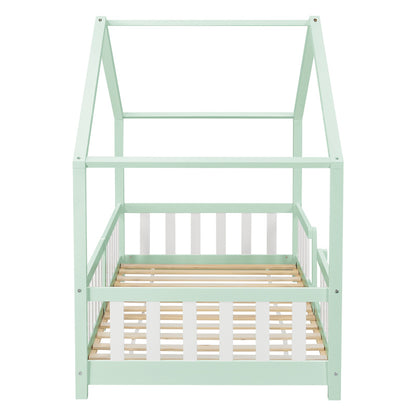 Lit pour enfants Treviolo de style maison avec protection contre les chutes en bois de pin