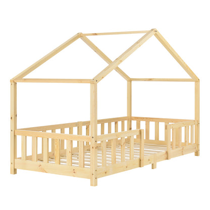 Lit pour enfants Treviolo de style maison avec protection contre les chutes en bois de pin