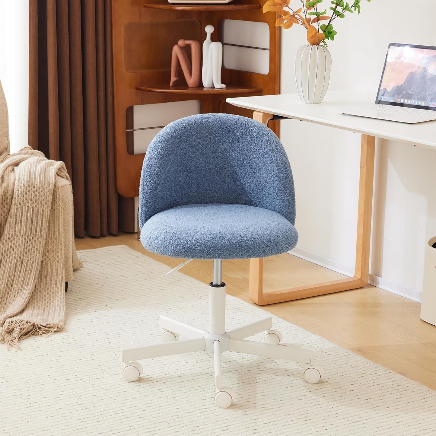 Chaise de bureau ergonomique réglable en hauteur Bonnlo avec base à 5 roues, revêtement en tissu Teddy blanc et cadre en métal - Chaise de bureau inclinable manuelle avec siège rembourré doux pour bureau à domicile, chambre, bureau - Construction robuste